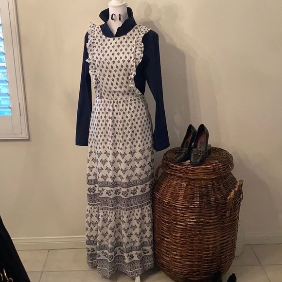 Sadie & Sage blue & white jumper w/ a bottom ruffle and criss cross back. - Picture 1 of 12